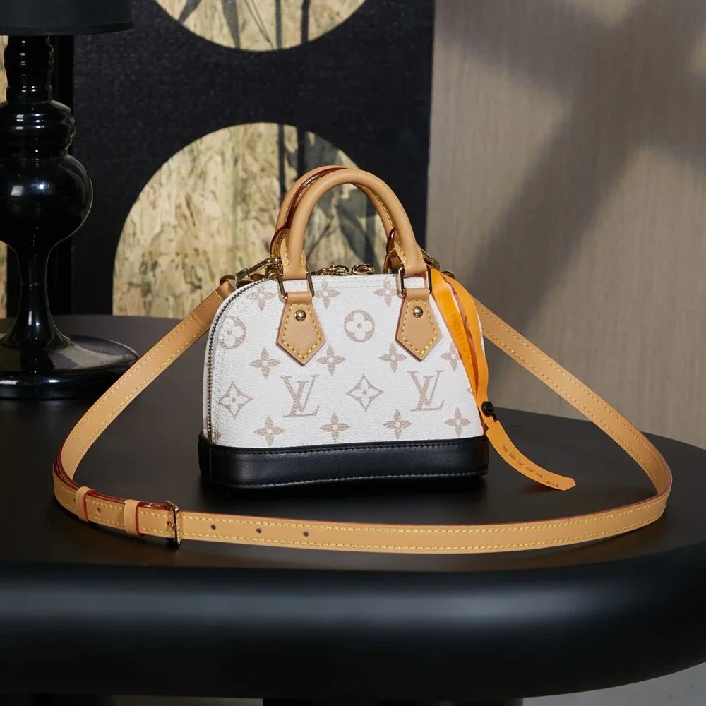 LOUIS VUITTON. dimensions 18